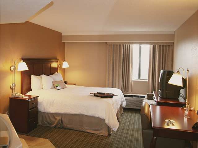 Spark By Hilton Germantown Washington Dc North Room photo